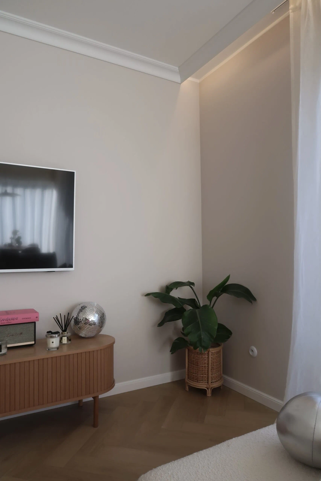 Listwa sufitowa wielofunkcyjna MD161 biała wym. 200 x 9.2 x 8.3 cm, z PolyForce
