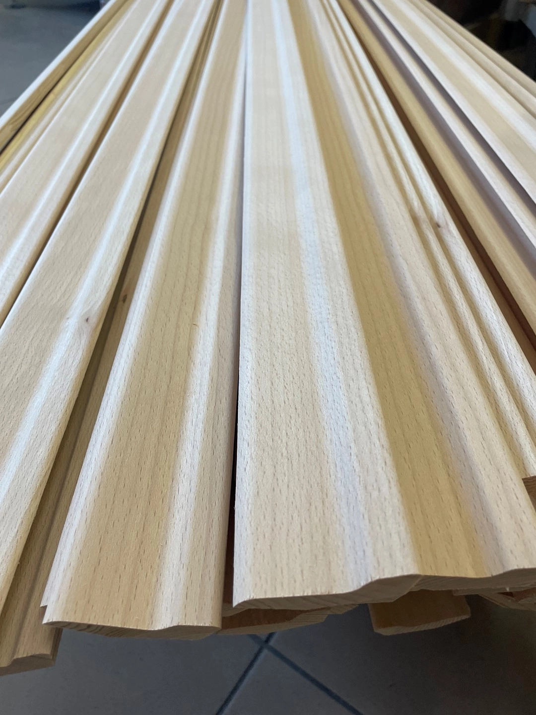 Listwa przypodłogowa fornirowana nielakierowana LP60 (200 cm x 5 cm x 3 cm) buk